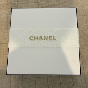 Limited edition Chanel holiday box with blank card